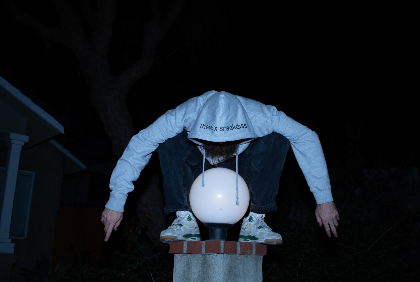 THERE X SNEAKDISS zip hood